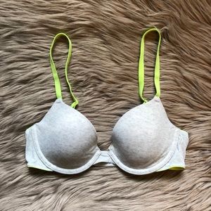 Victoria’s Secret green accent bra 32a